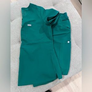 FIGS SCRUBS HUNTER GREEN LIMITED EDITION COLOR